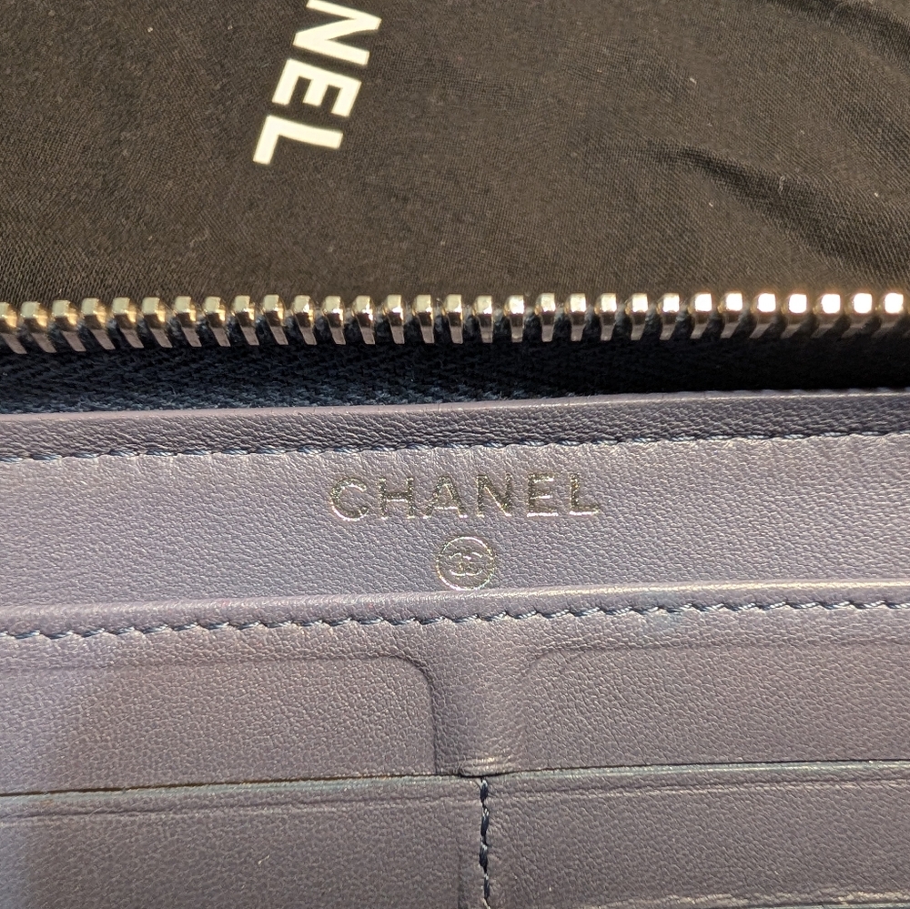 Chanel Continental Wallet - Picture 5 of 10